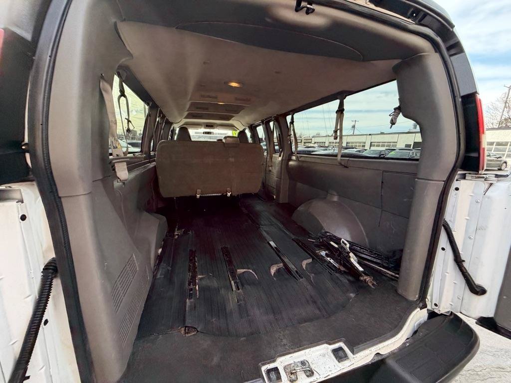 Used 2017 Chevrolet Express 3500 LS RWD image 16