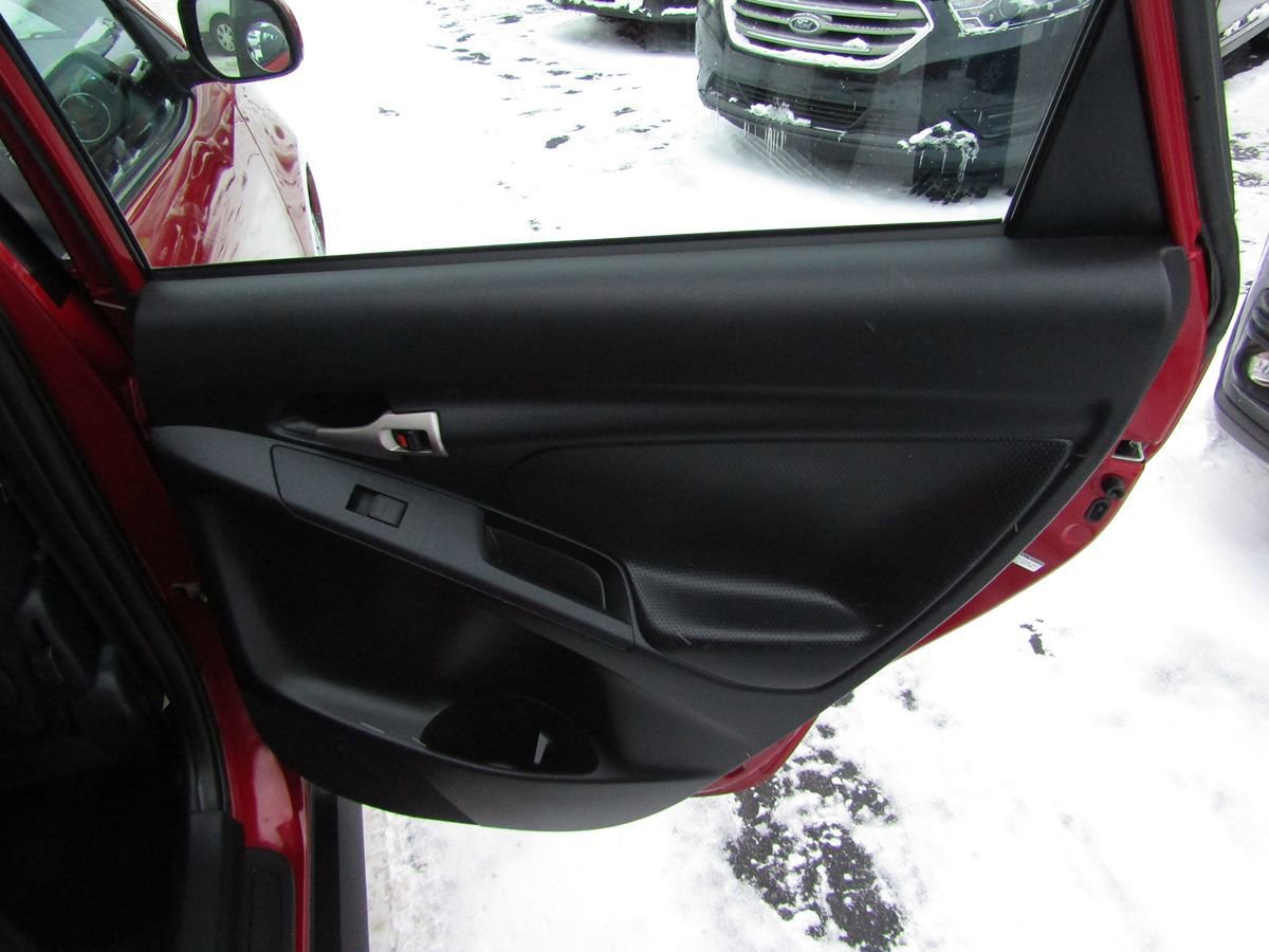 Used 2009 Pontiac Vibe w/ Sun And Sound Package image 24