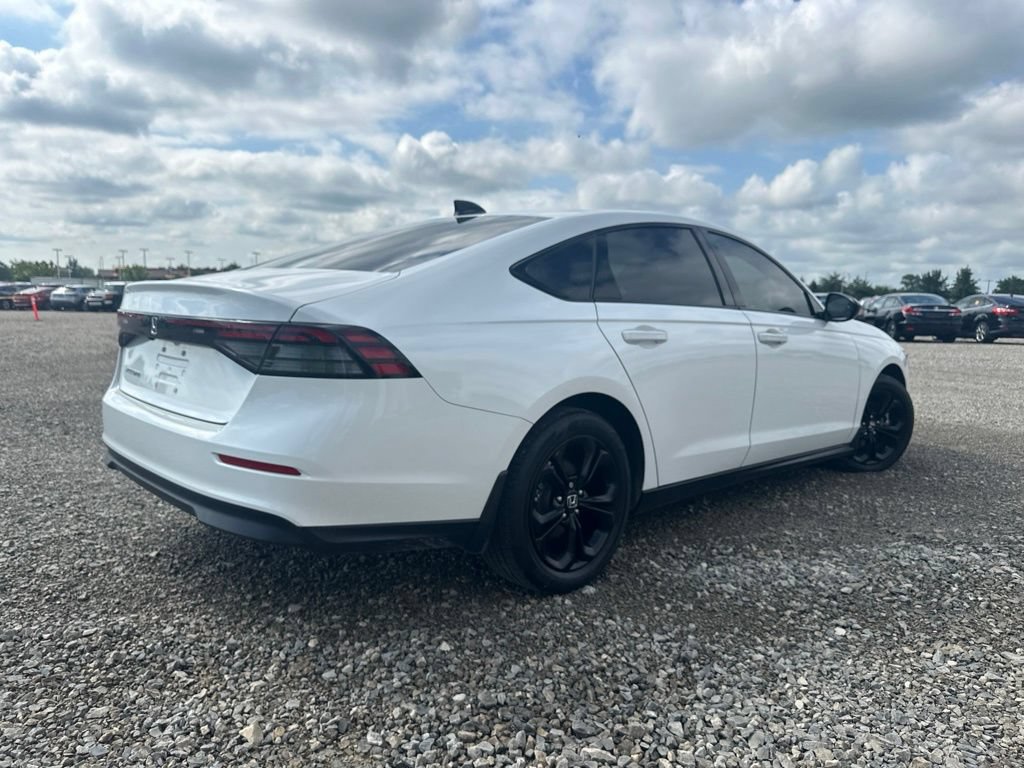 Used 2025 Honda Accord SE image 11