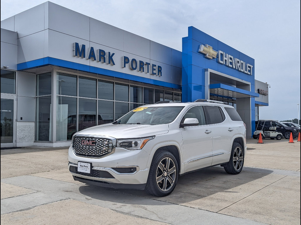Used 2017 GMC Acadia Denali w/ Technology Package AWD/4WD image 1