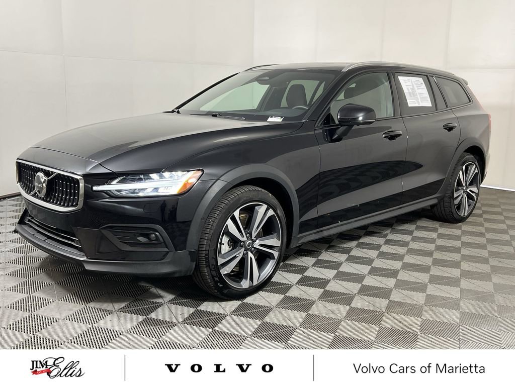Used 2025 Volvo V60 B5 Cross Country Plus image 5