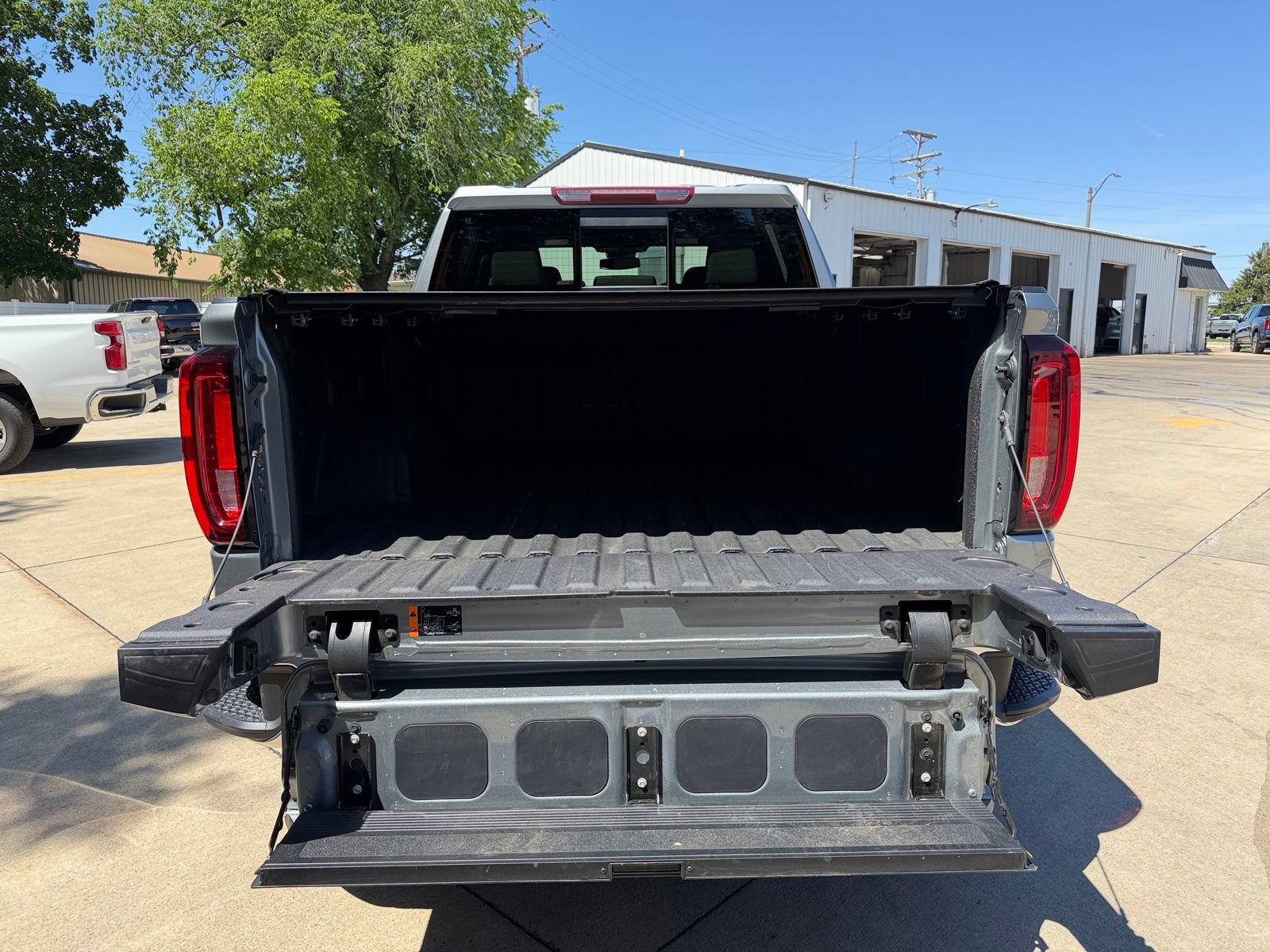 Used 2026 GMC Sierra 1500 SLT w/ SLT Premium Plus Package AWD/4WD image 15