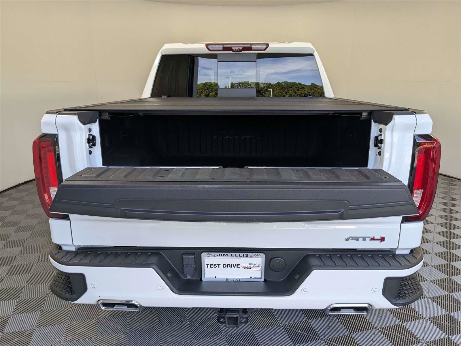 Used 2022 GMC Sierra 1500 AT4 w/ AT4 Premium Package AWD/4WD image 7