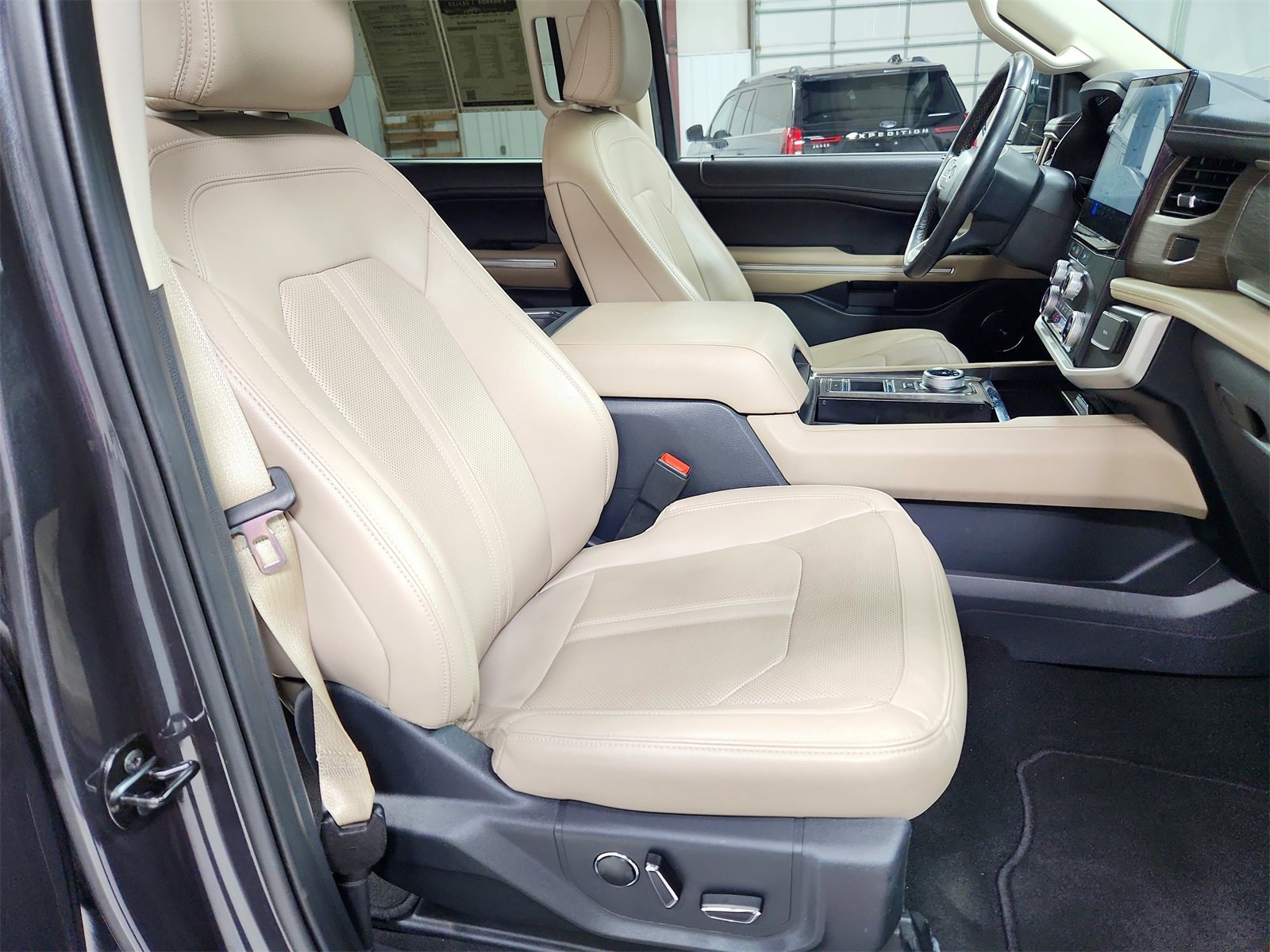 Used 2024 Ford Expedition Limited image 42