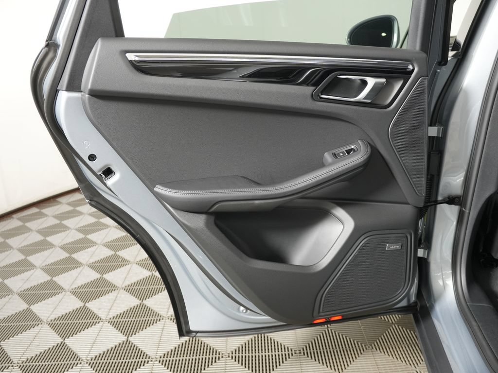 New 2026 Porsche Macan AWD/4WD image 32