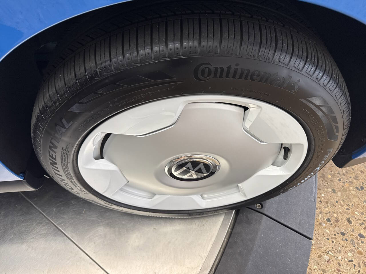 Used 2025 Volkswagen ID. Buzz 1st Edition image 38