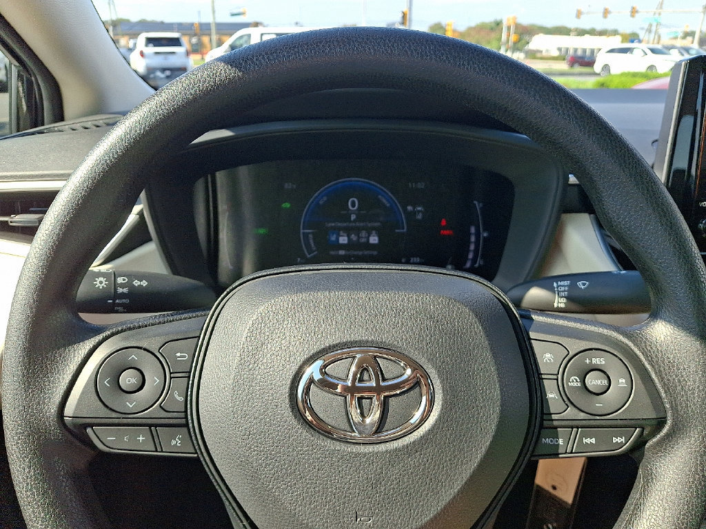 Used 2027 Toyota Corolla LE FWD image 19