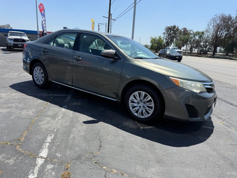 Used 2012 Toyota Camry LE FWD image 6