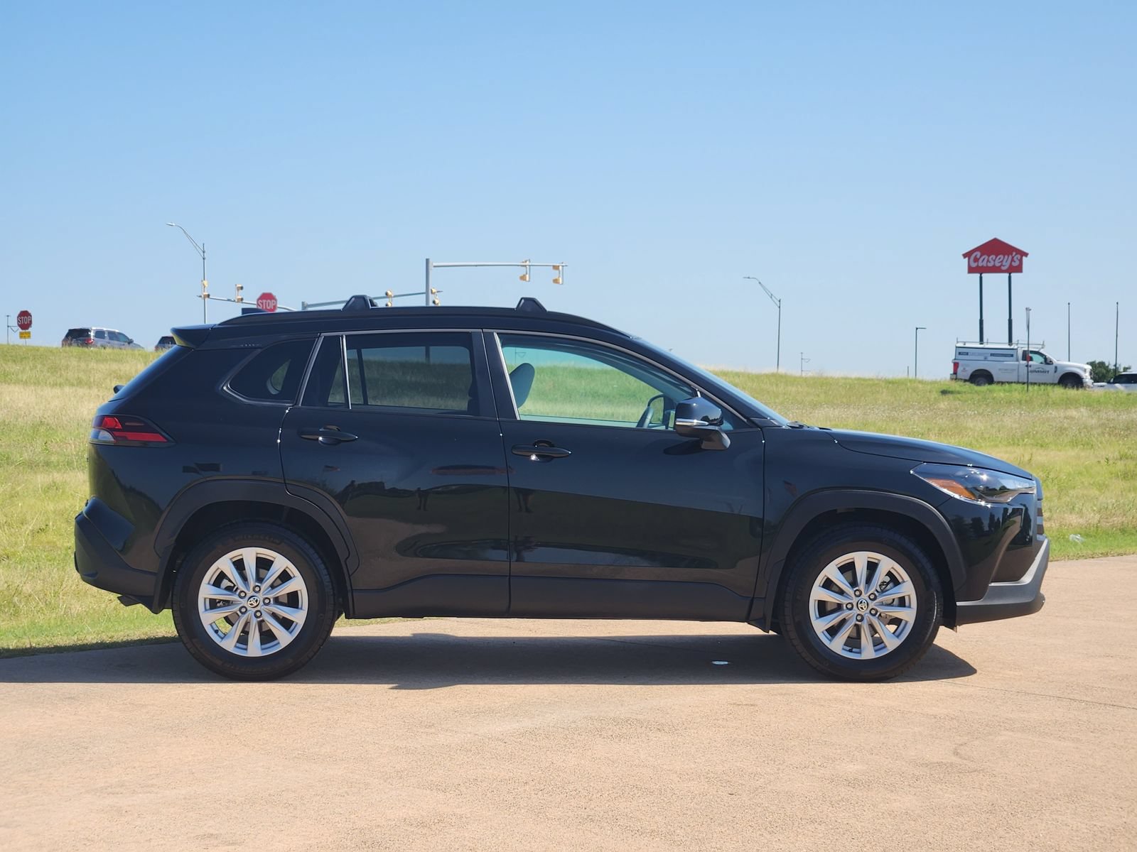 Used 2026 Toyota Corolla Cross LE w/ Moonroof Package FWD image 7