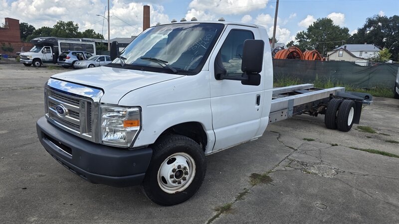 Used 2011 Ford E-450 and Econoline 450 Super Duty RWD image 8