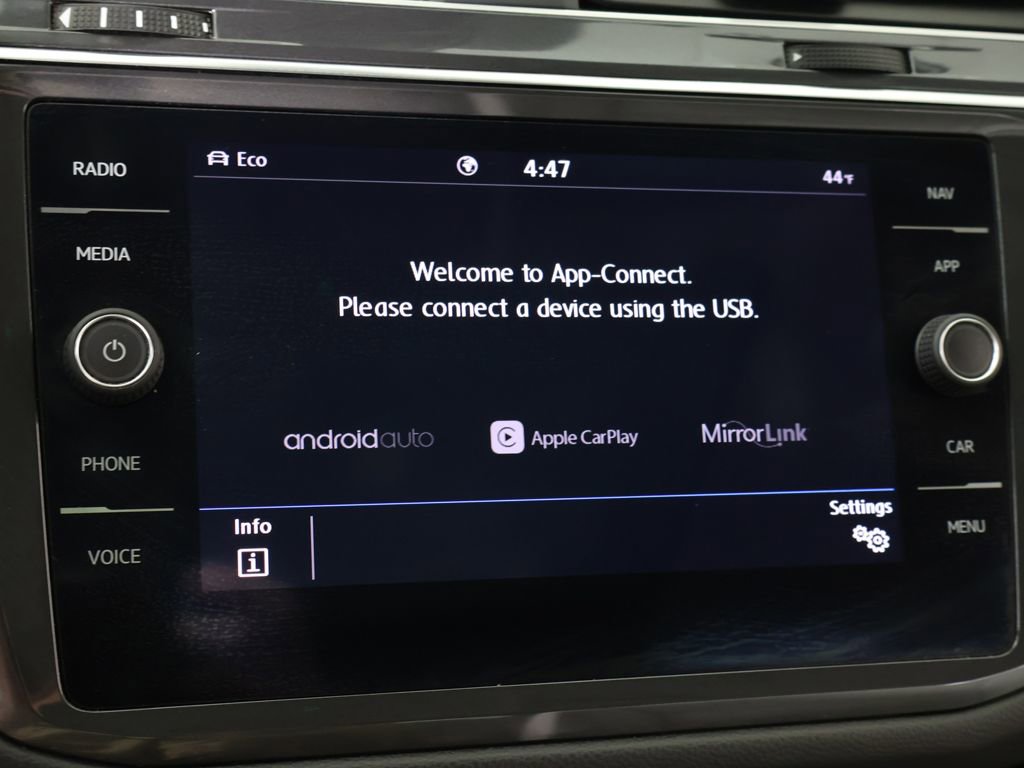 Used 2020 Volkswagen Tiguan SEL AWD/4WD image 51