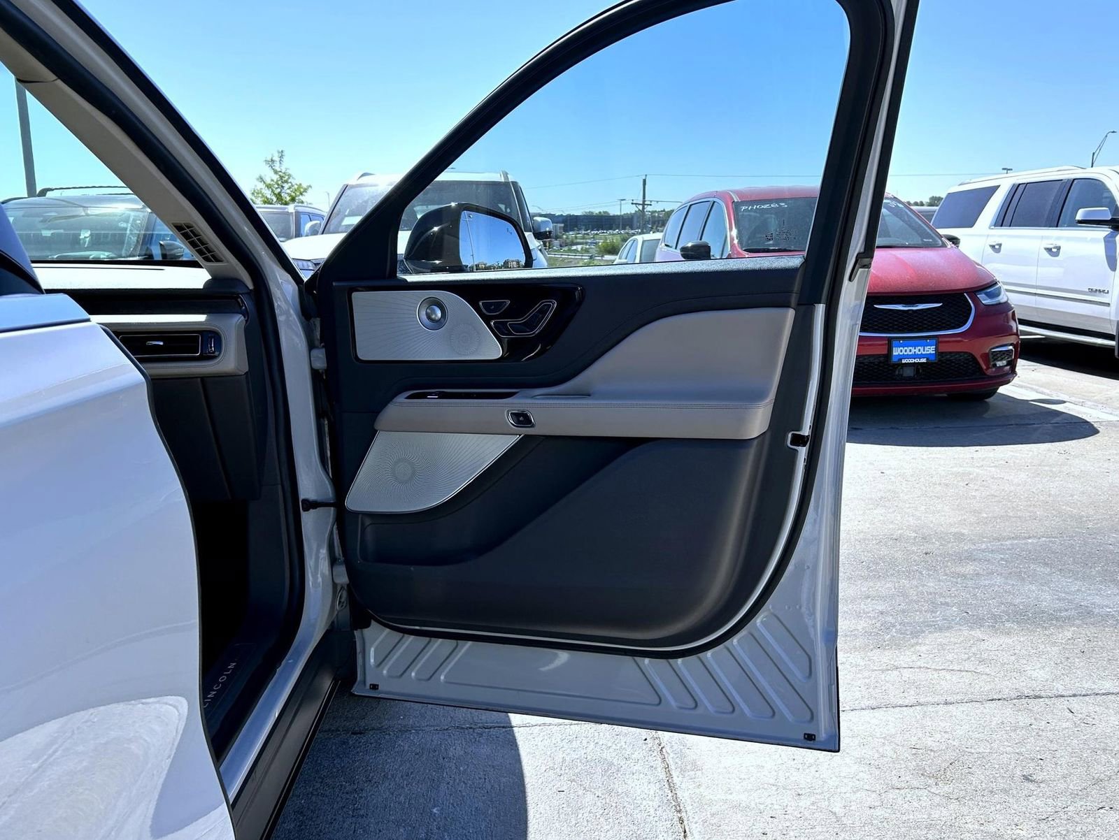 Used 2020 Lincoln Aviator Reserve w/ Equipment Group 202A AWD/4WD image 15