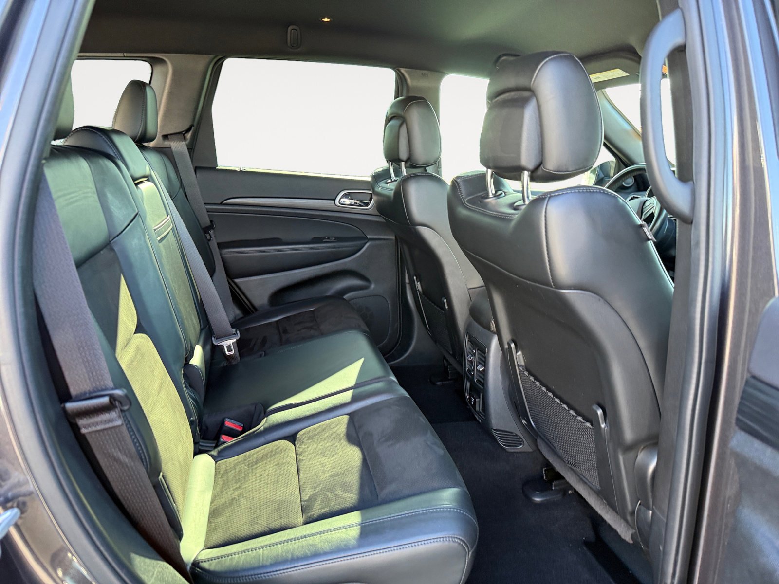 Used 2020 Jeep Grand Cherokee Altitude image 18