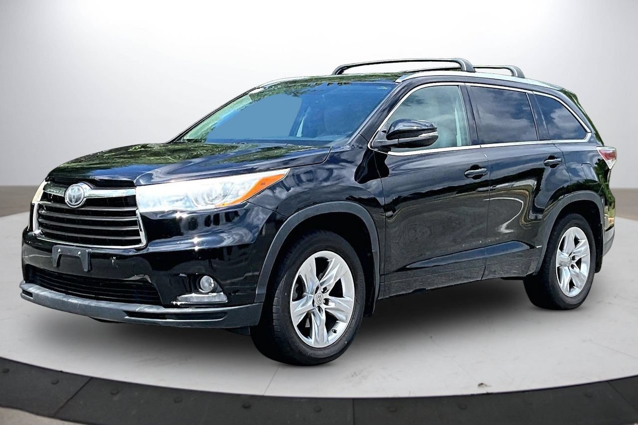 Used 2015 Toyota Highlander Limited w/ Driver Technology Package AWD/4WD image 4