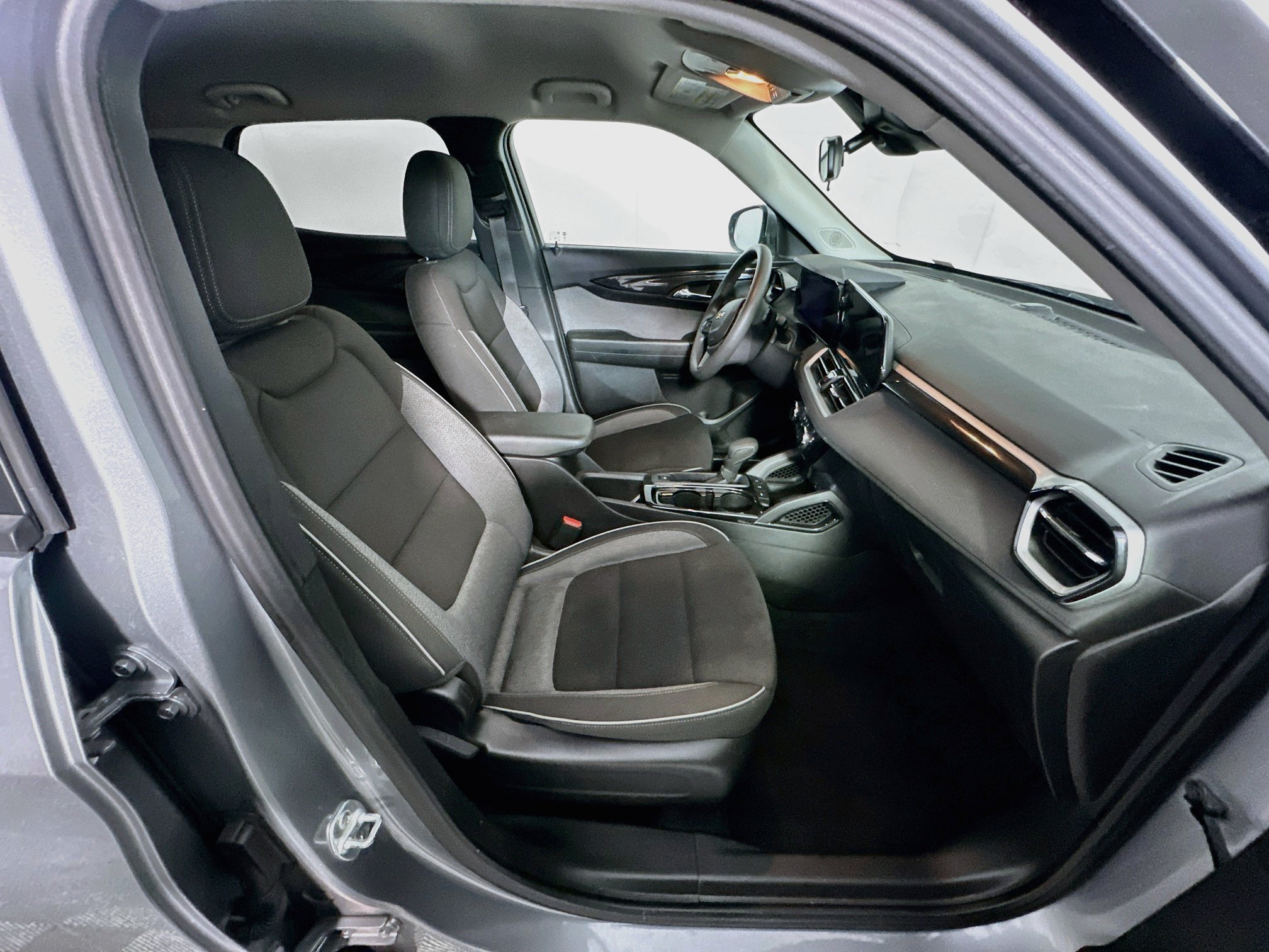 Used 2025 Chevrolet TrailBlazer LT FWD image 28