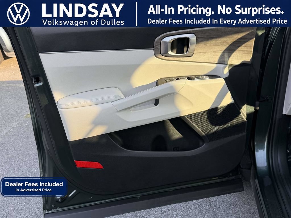 Used 2022 Kia Sorento S w/ Panoramic Sunroof Package AWD/4WD image 10