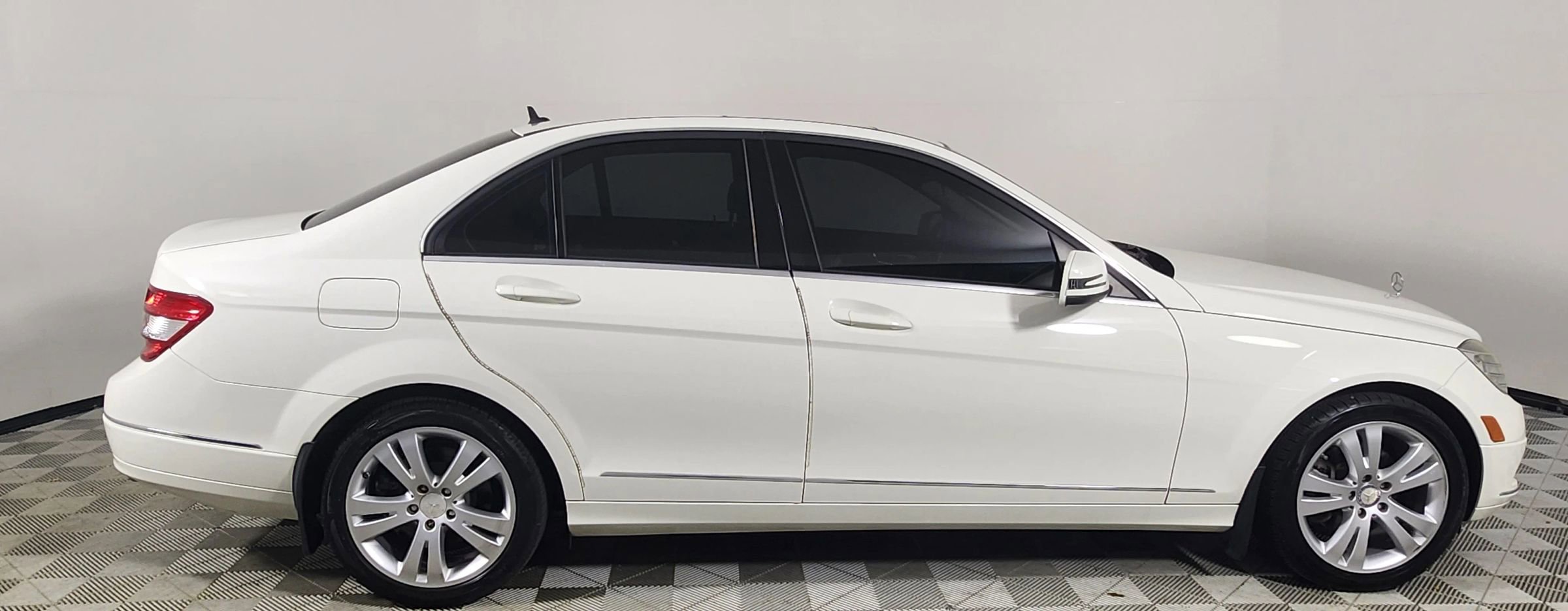 Used 2010 Mercedes-Benz C 300 C 300 Luxury Sedan 4D image 8