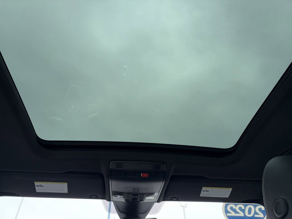 Certified 2022 Volkswagen Tiguan SE R-Line image 4