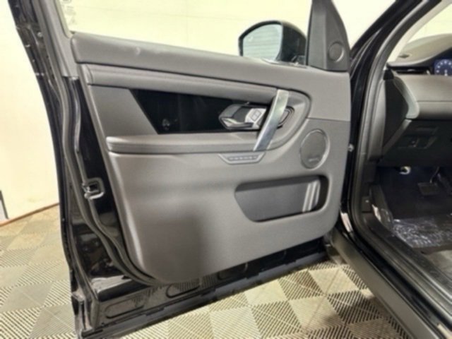 New 2025 Land Rover Discovery Sport S image 8