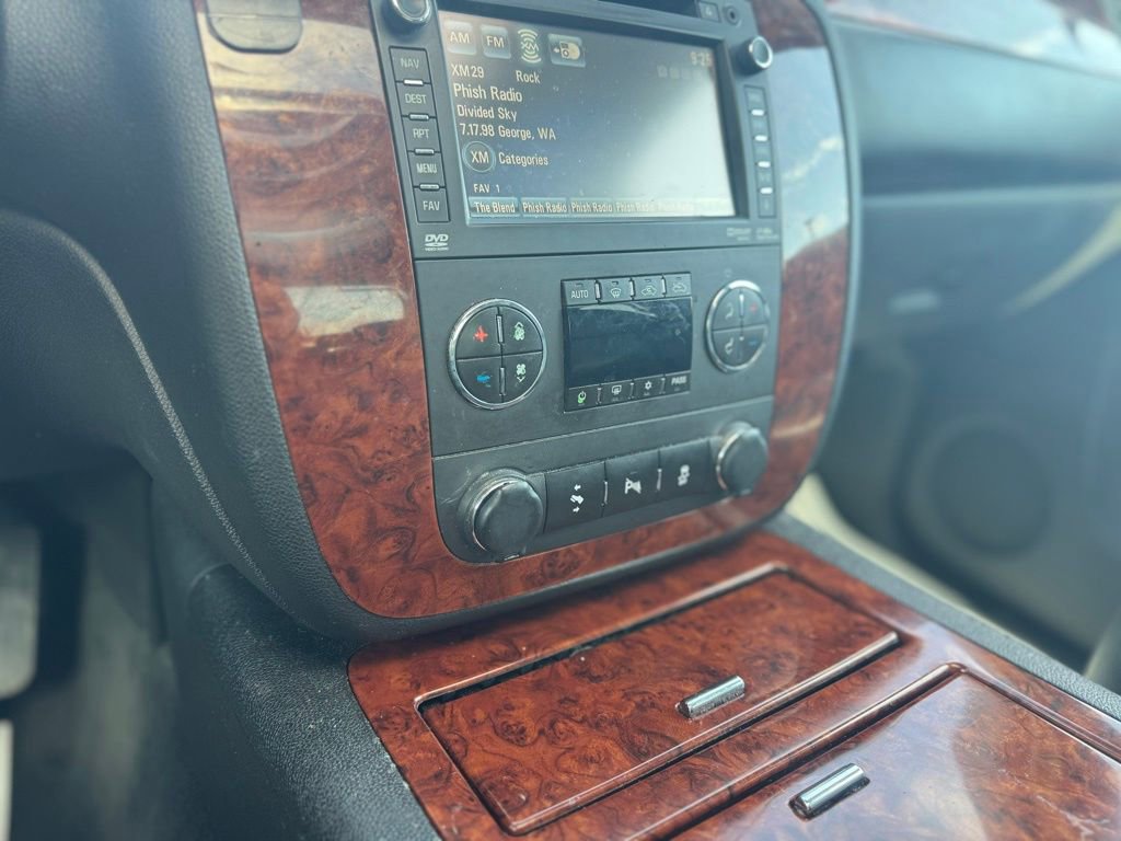 Used 2013 Chevrolet Avalanche LTZ AWD/4WD image 28