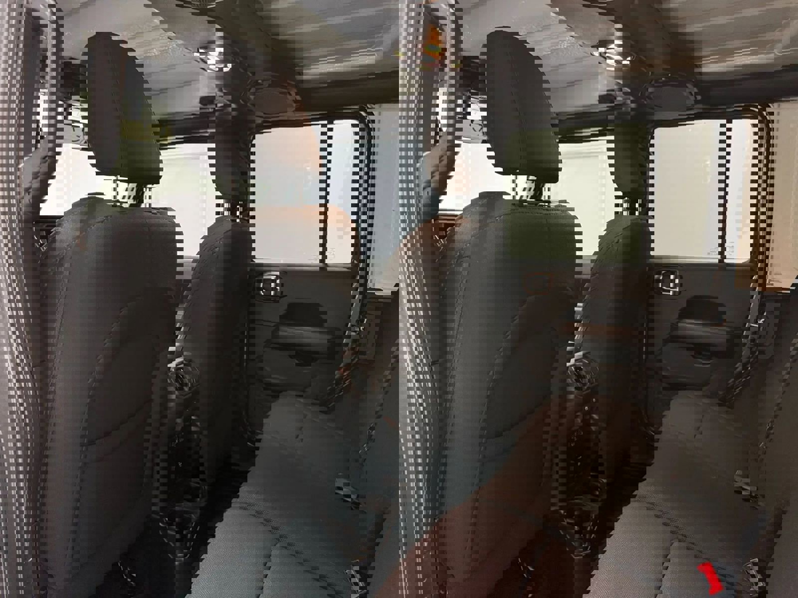 Used 2019 Jeep Wrangler Unlimited Sahara image 18