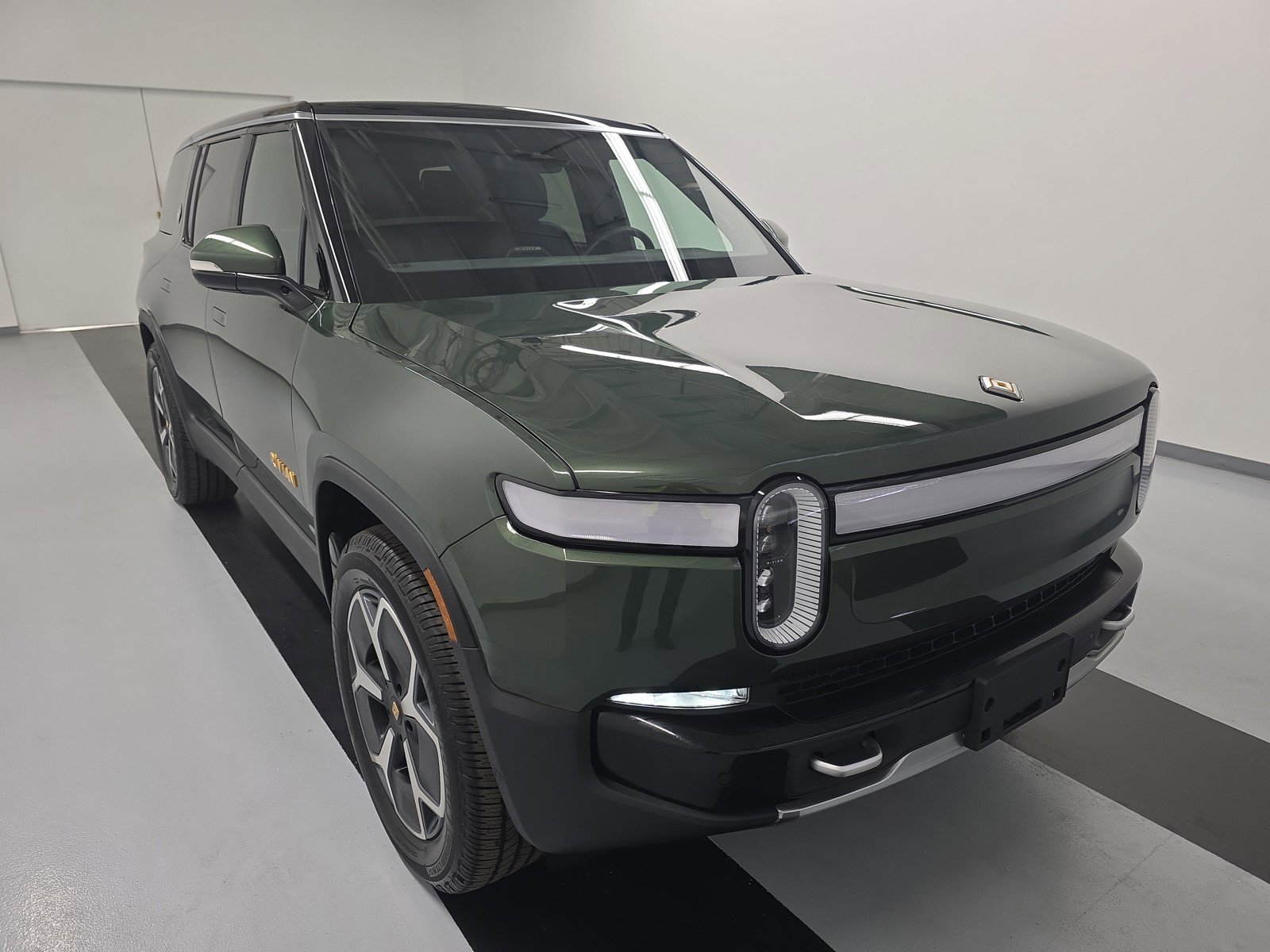 Used 2024 Rivian R1S Adventure AWD/4WD image 7