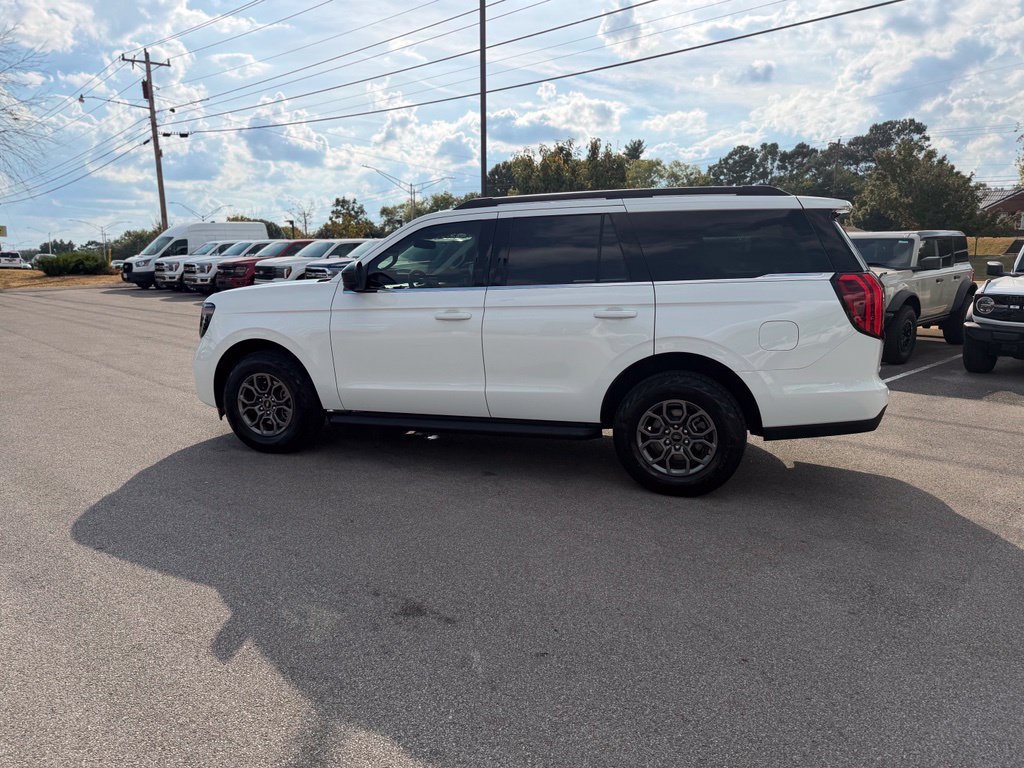 Used 2025 Ford Expedition Active RWD image 7