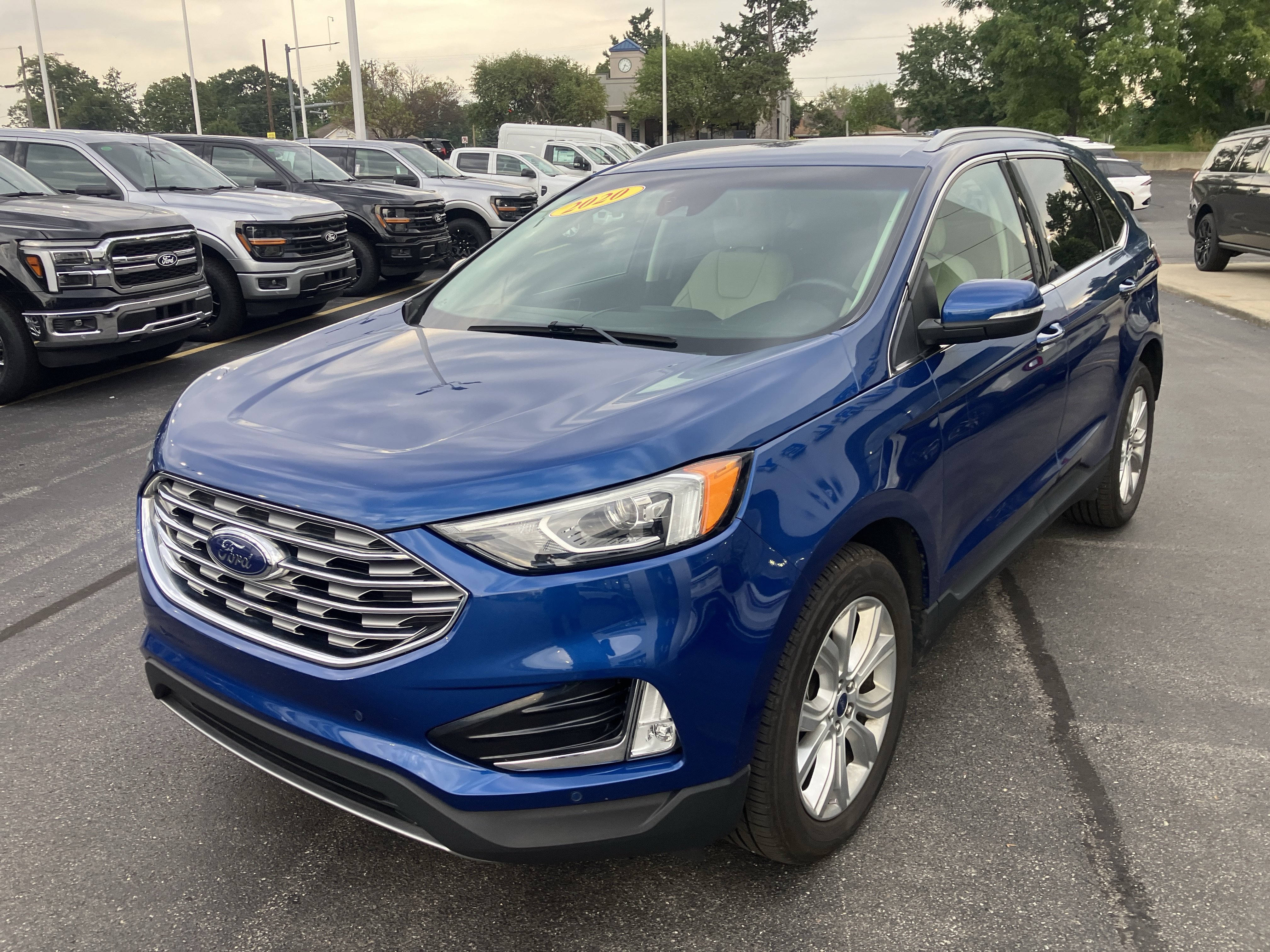 Used 2020 Ford Edge Titanium w/ Class II Trailer Tow Package AWD/4WD image 3