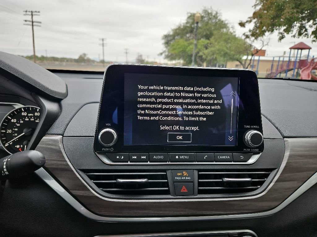 Used 2025 Nissan Altima 2.5 SV FWD image 21