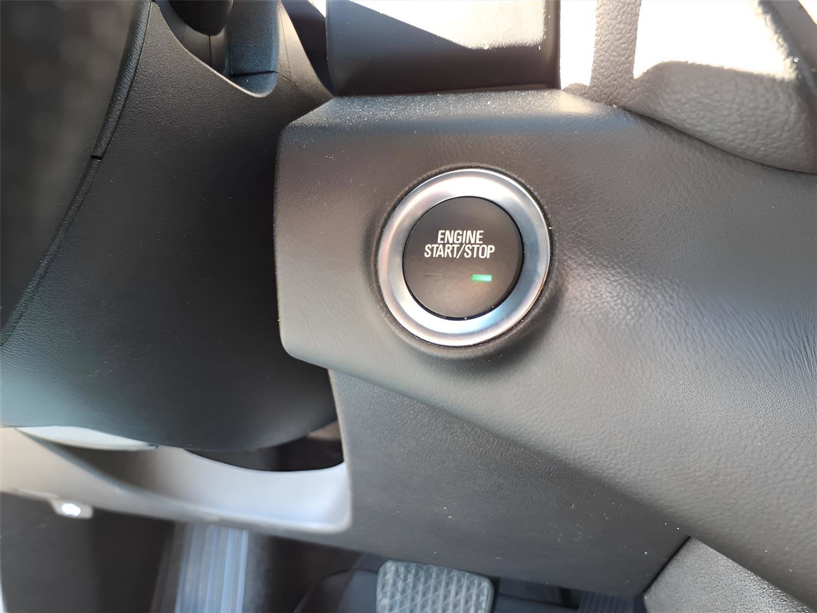 Used 2023 GMC Terrain SLE w/ Elevation Edition image 29