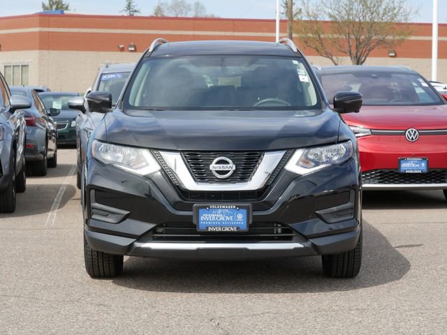 Used 2017 Nissan Rogue SV image 2
