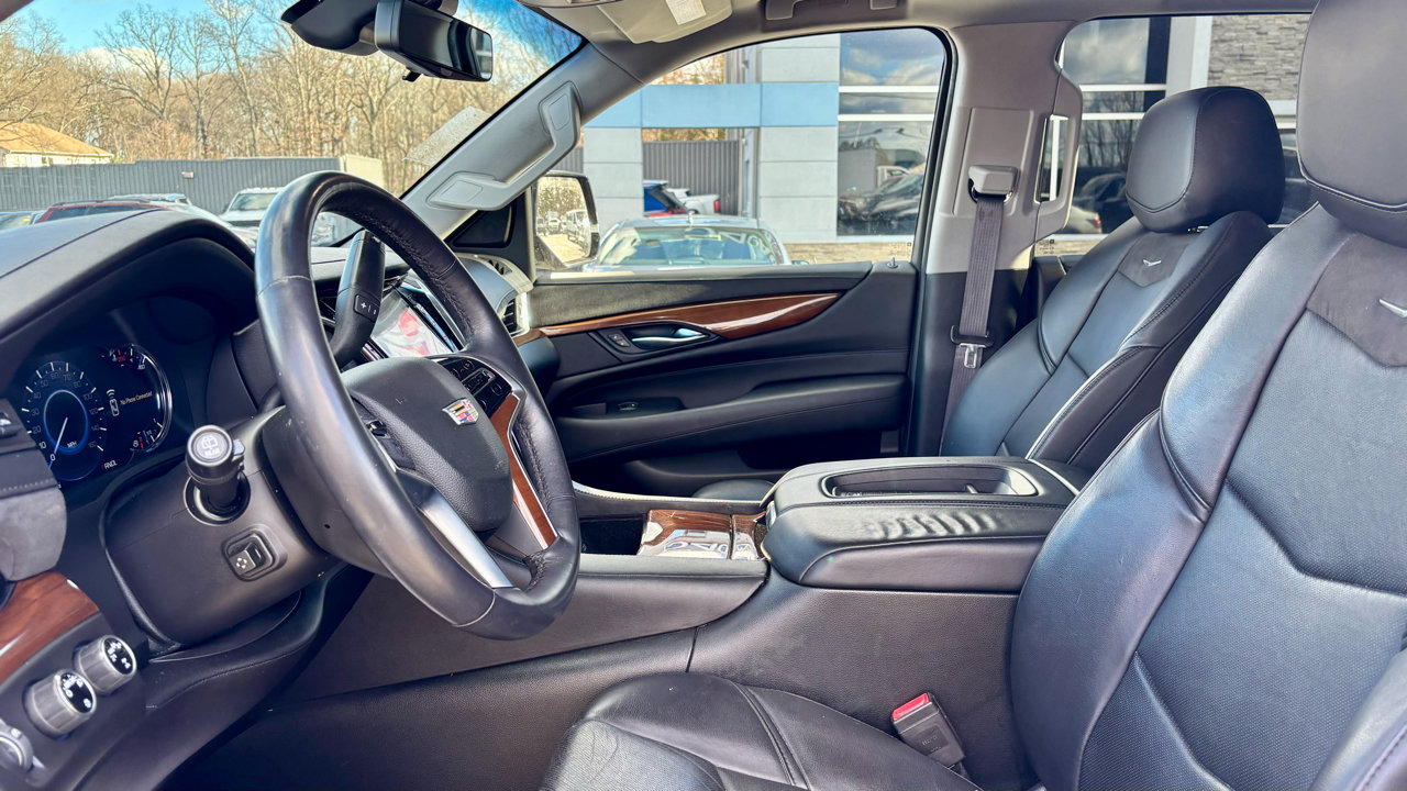 Used 2017 Cadillac Escalade Luxury image 16