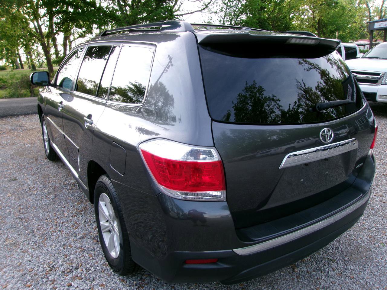 Used 2011 Toyota Highlander SE w/ Tow Pkg AWD/4WD image 10