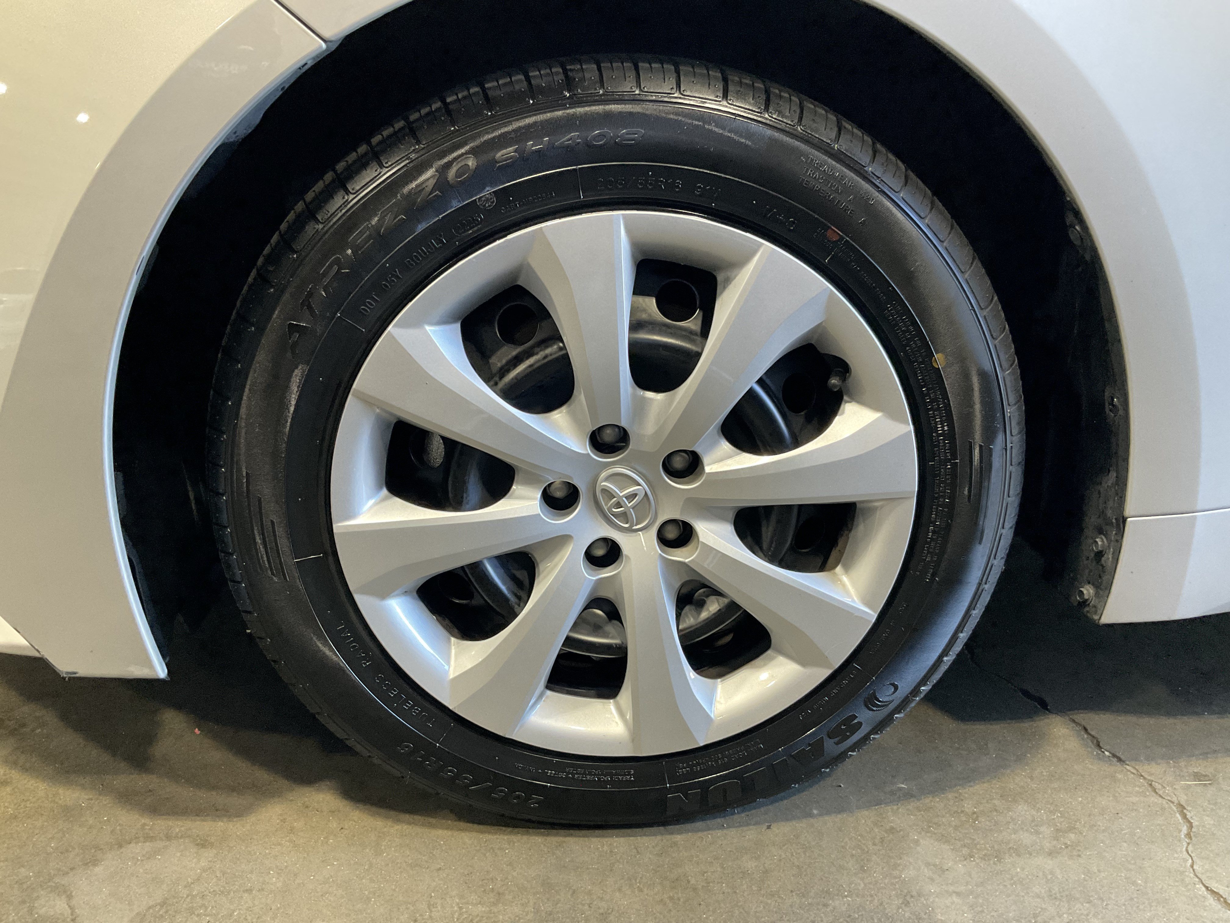 Used 2025 Toyota Corolla LE FWD image 11