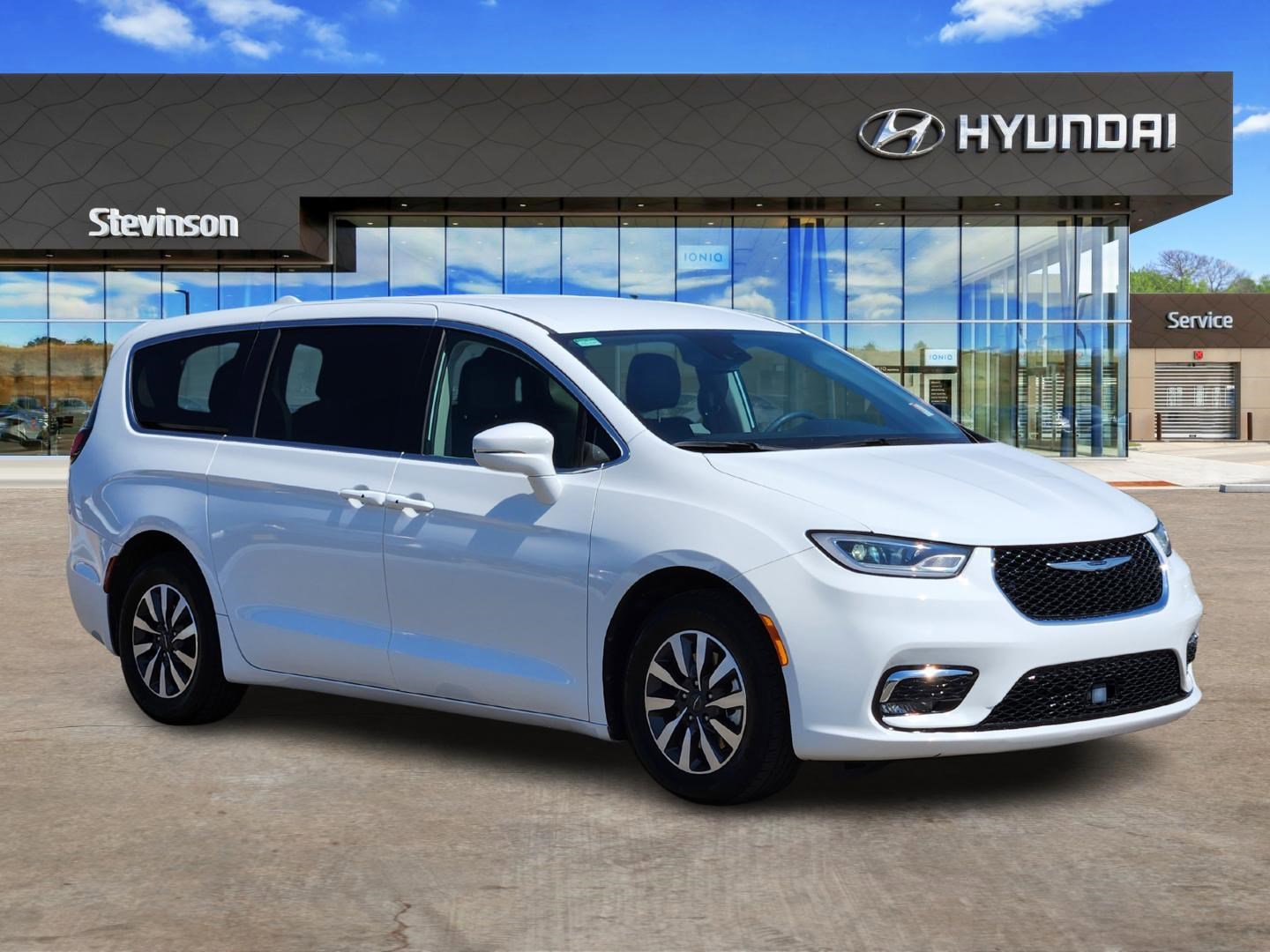 Used 2022 Chrysler Pacifica Touring-L image 5