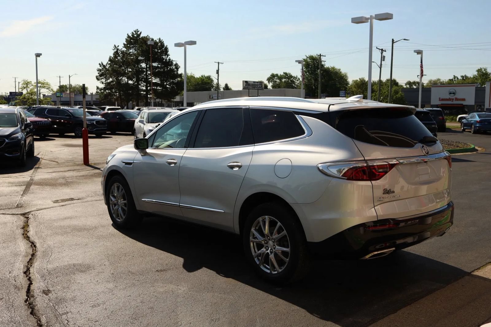 Used 2022 Buick Enclave Essence w/ Experience Buick Package AWD/4WD image 7
