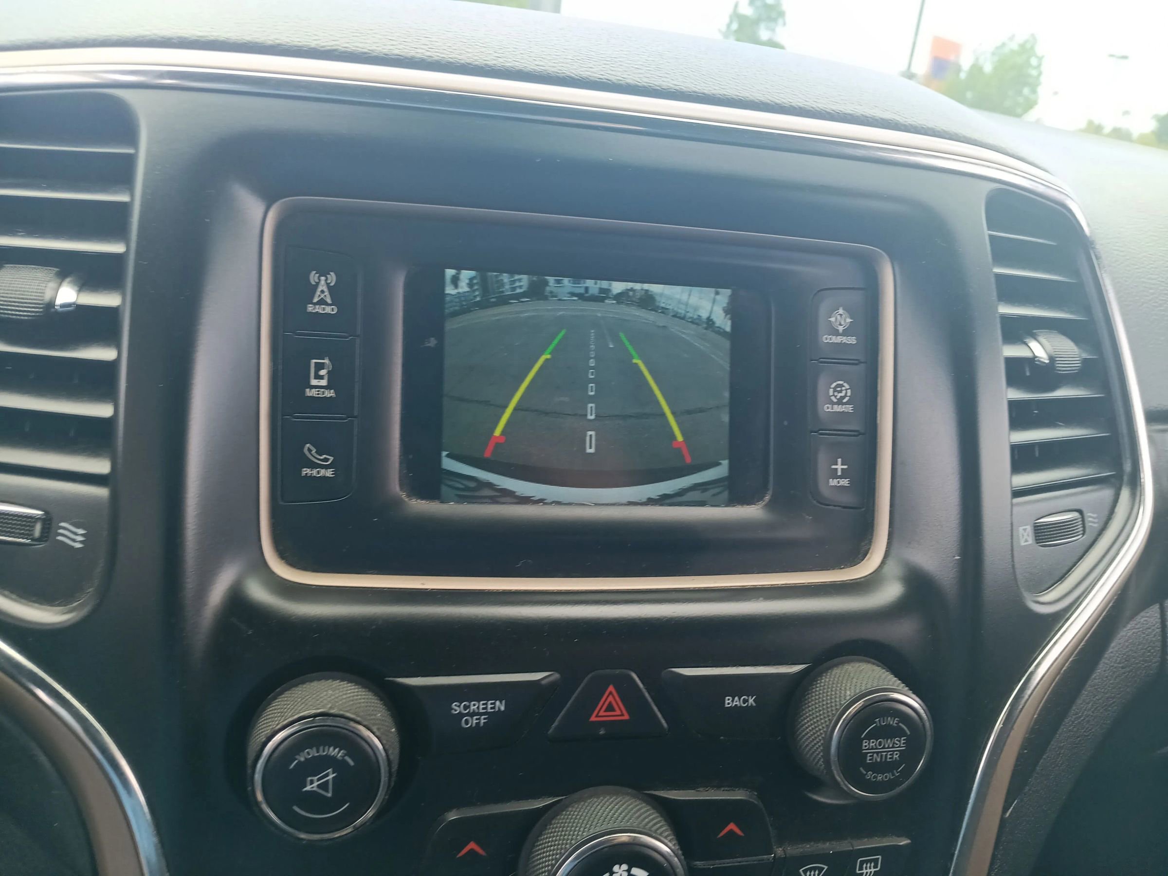 Used 2017 Jeep Grand Cherokee Laredo image 17