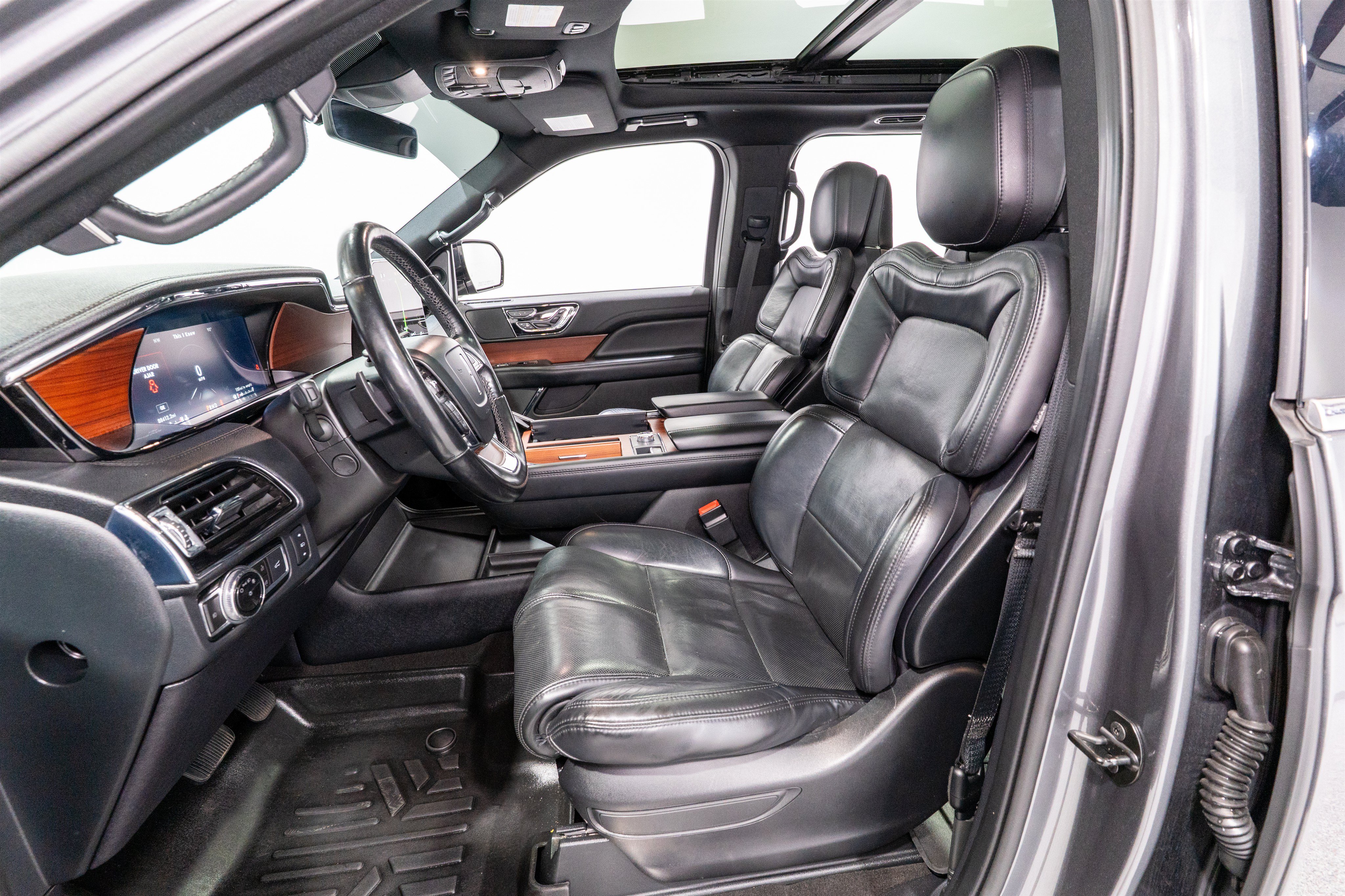 Used 2021 Lincoln Navigator Reserve RWD image 17