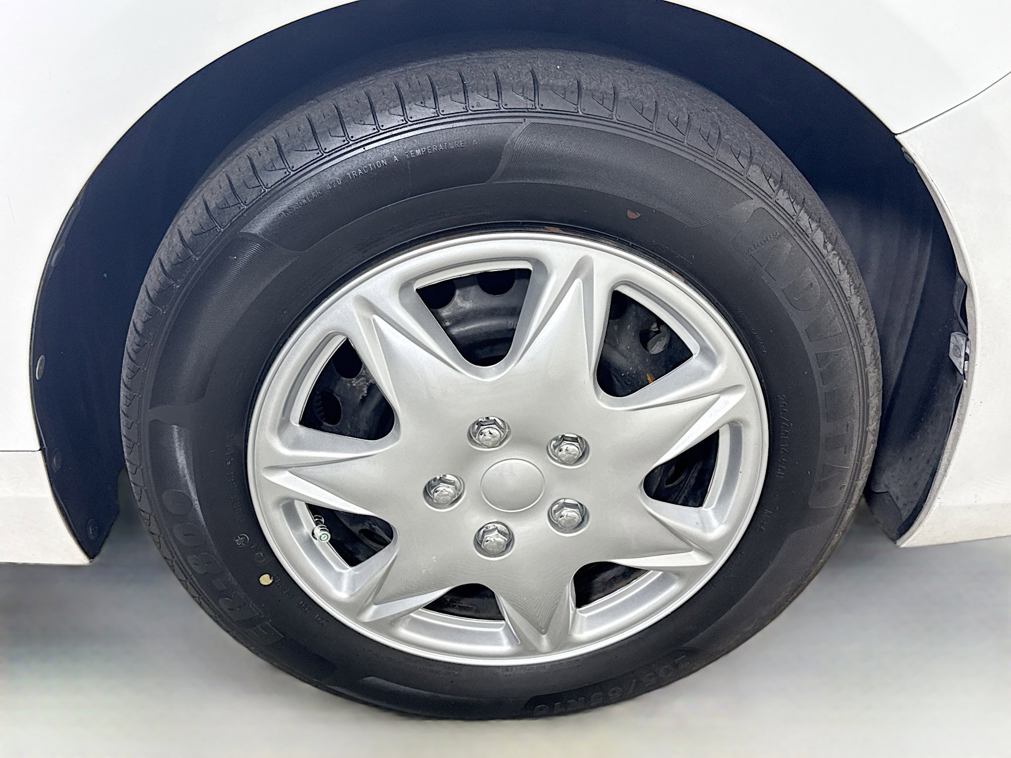 Used 2016 Toyota Camry LE image 32