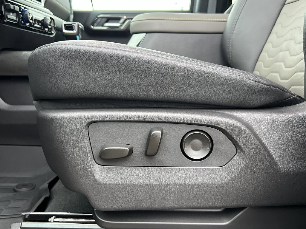 Used 2025 Chevrolet Silverado 1500 ZR2 w/ Technology Package image 16