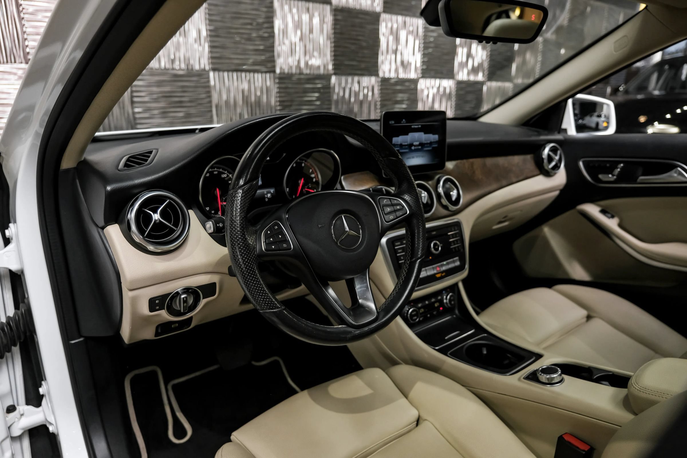 Used 2019 Mercedes-Benz GLA 250 image 3