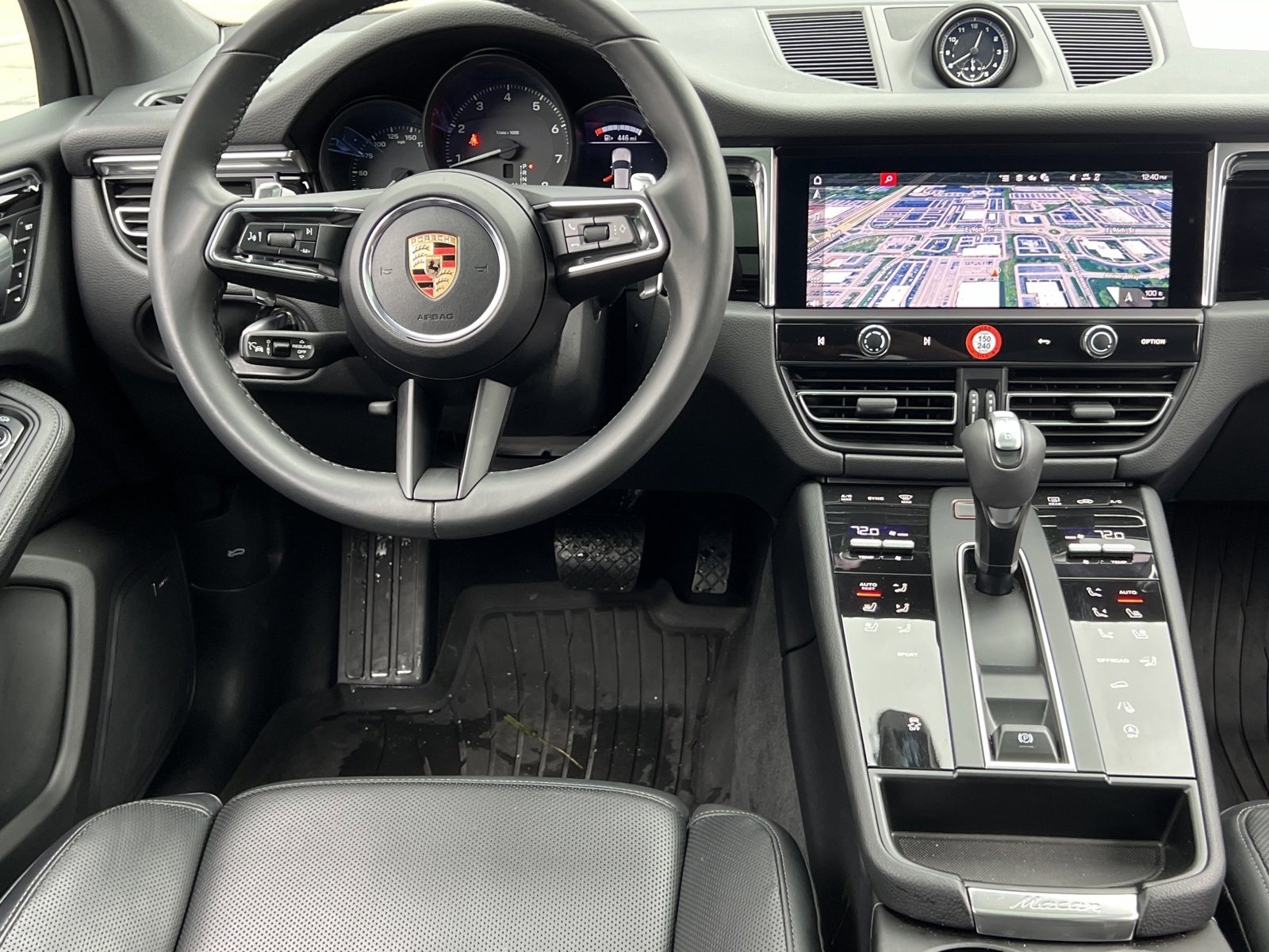 Certified 2025 Porsche Macan image 15