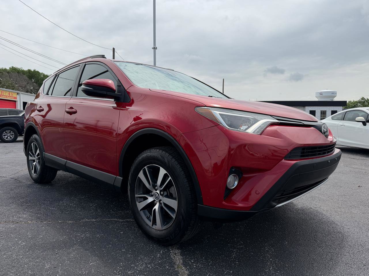 Used 2017 Toyota RAV4 XLE FWD image 3