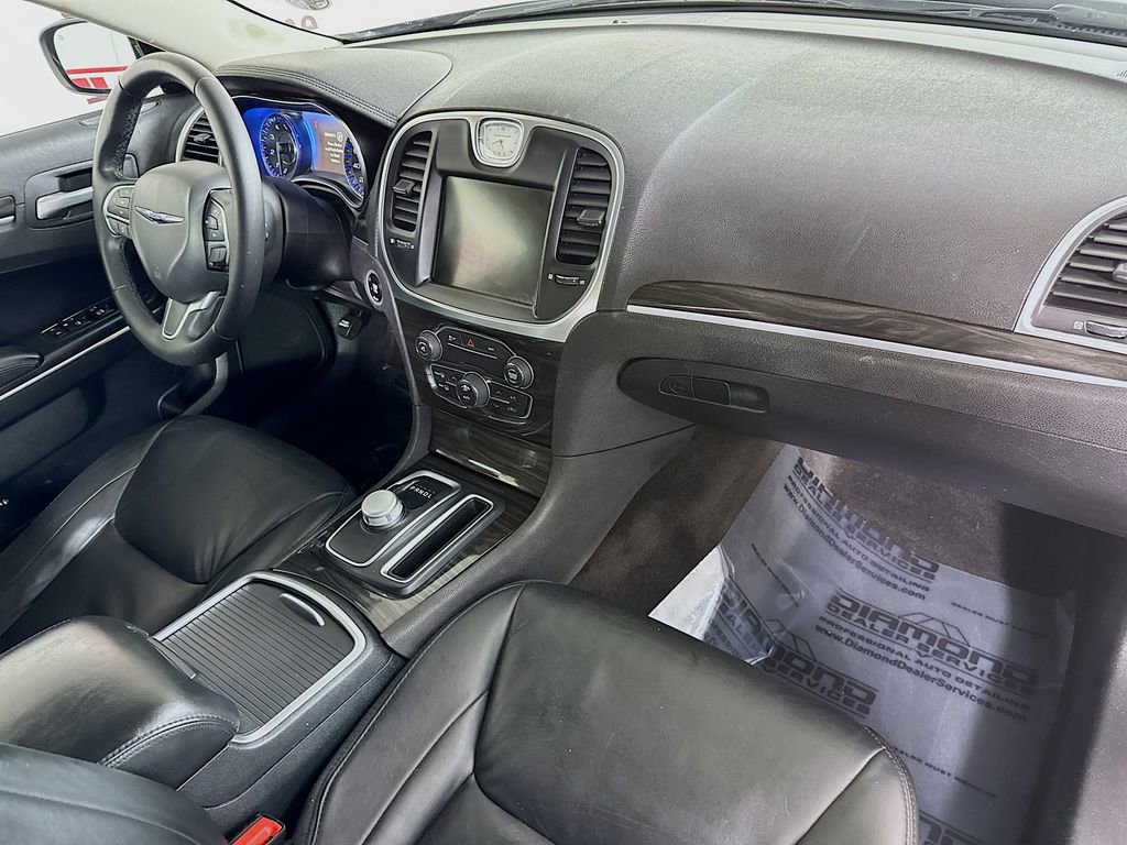 Used 2016 Chrysler 300 Limited image 31