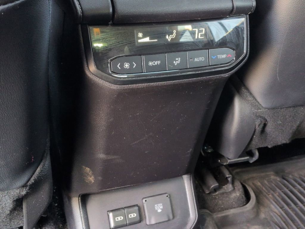 Used 2024 Toyota Highlander Limited AWD/4WD image 34