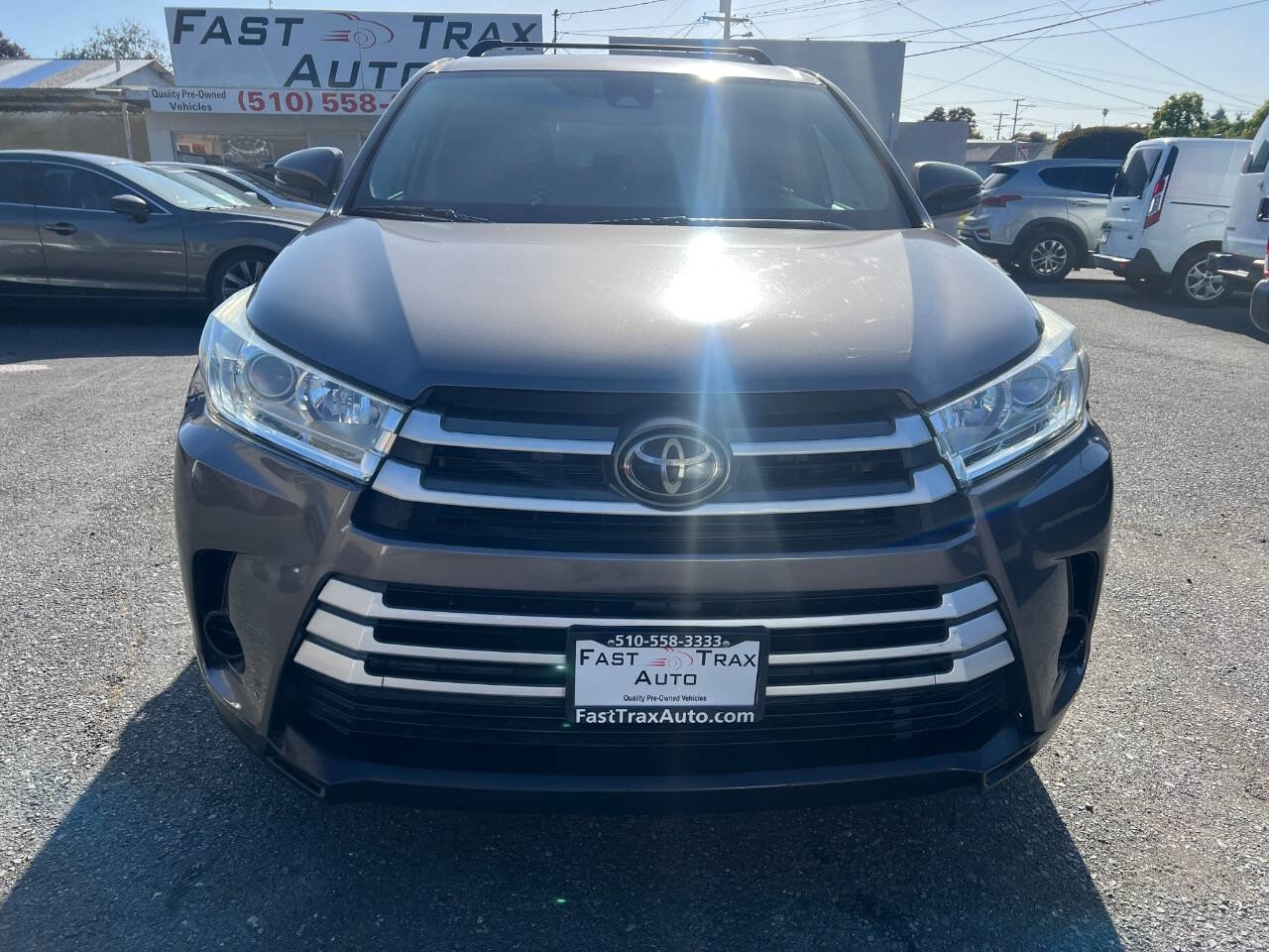 Used 2019 Toyota Highlander LE w/ Carpet Mat Package (TMS) FWD image 5