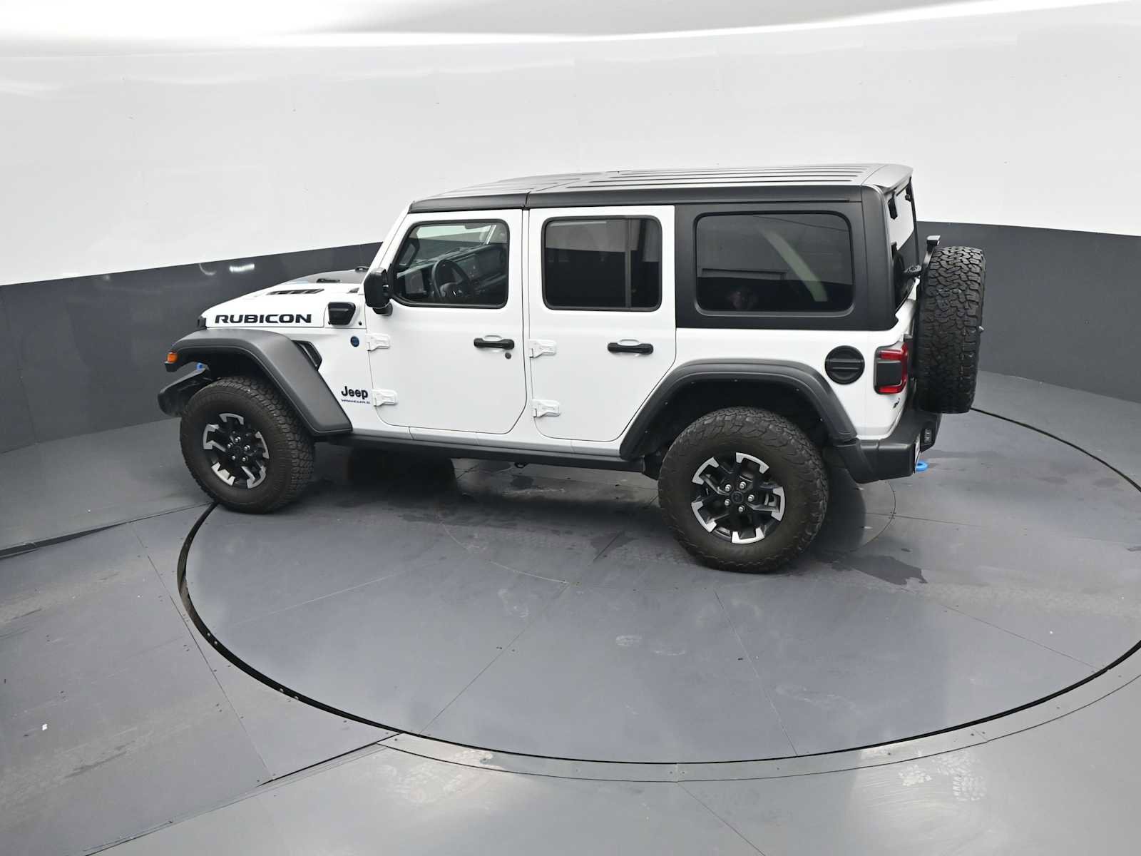 Used 2024 Jeep Wrangler Unlimited Rubicon 4xe AWD/4WD image 41
