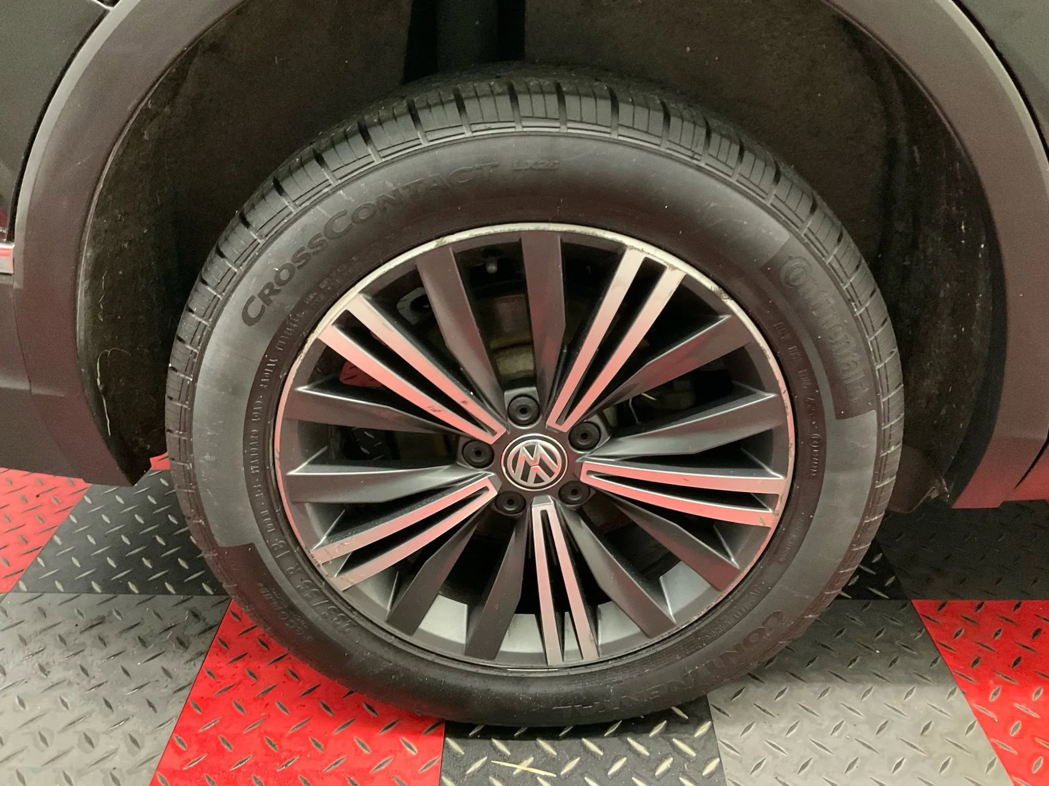 Used 2018 Volkswagen Tiguan SEL image 9