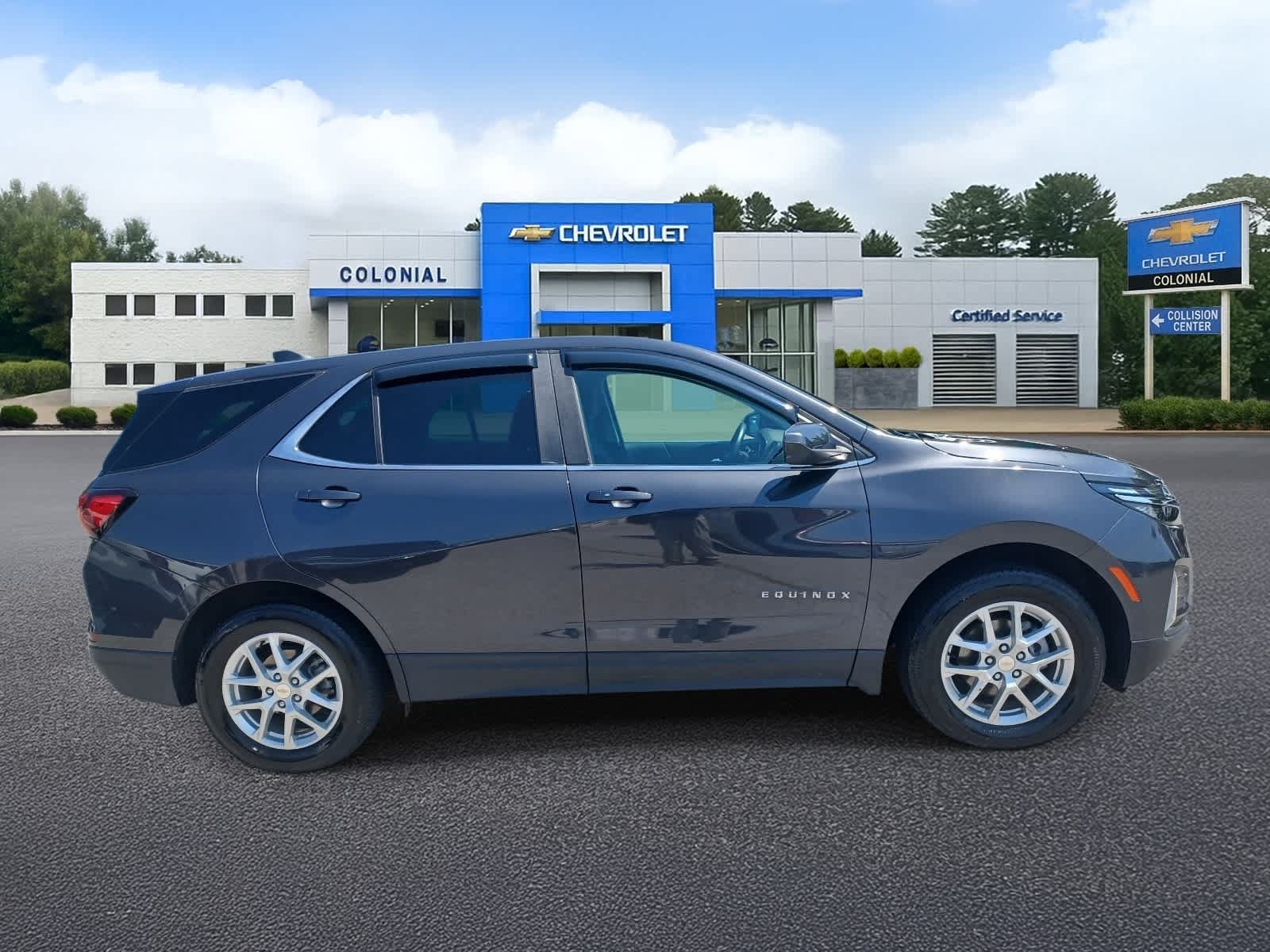 Used 2023 Chevrolet Equinox LT AWD/4WD image 3