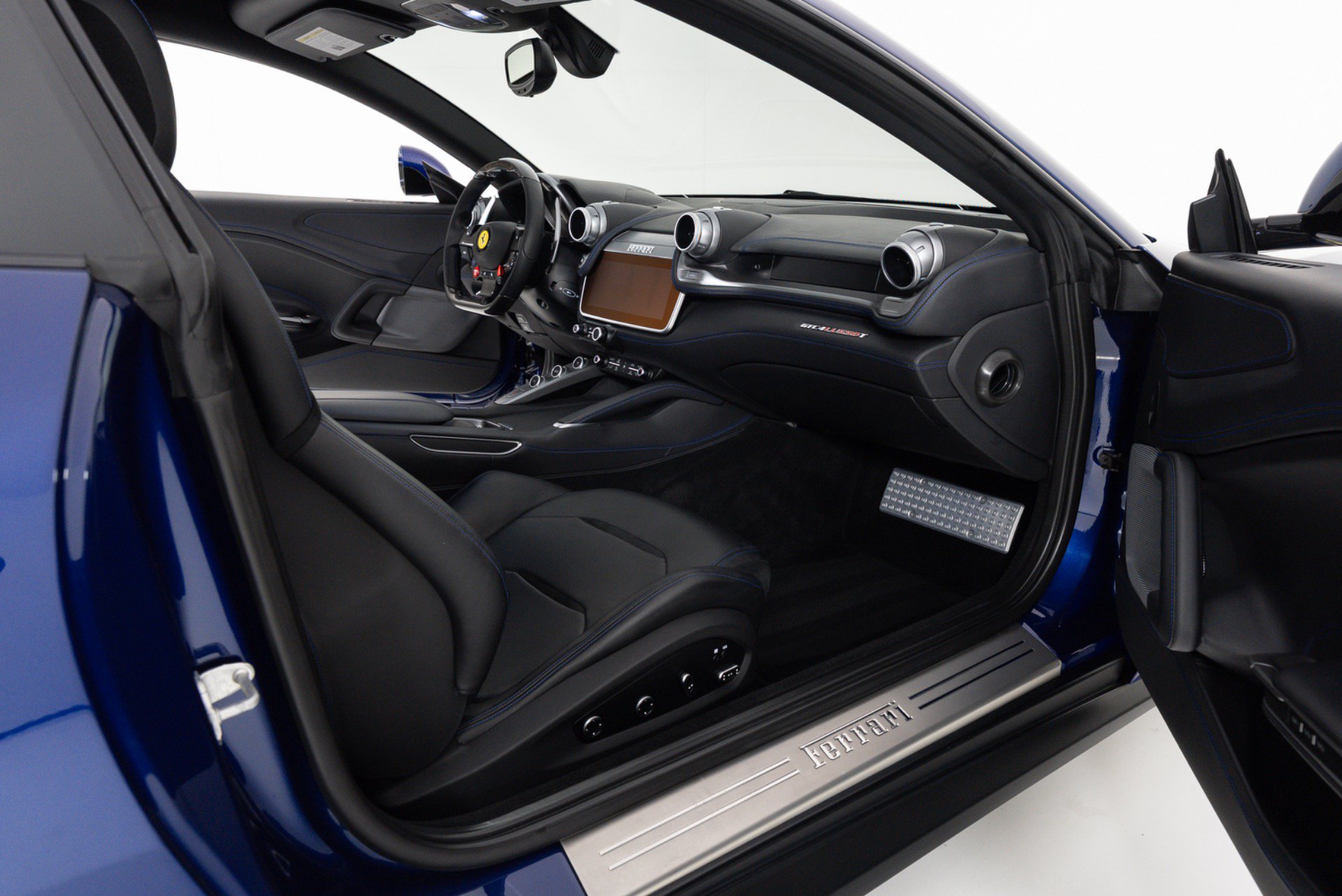 Used 2019 Ferrari GTC4Lusso T RWD image 38